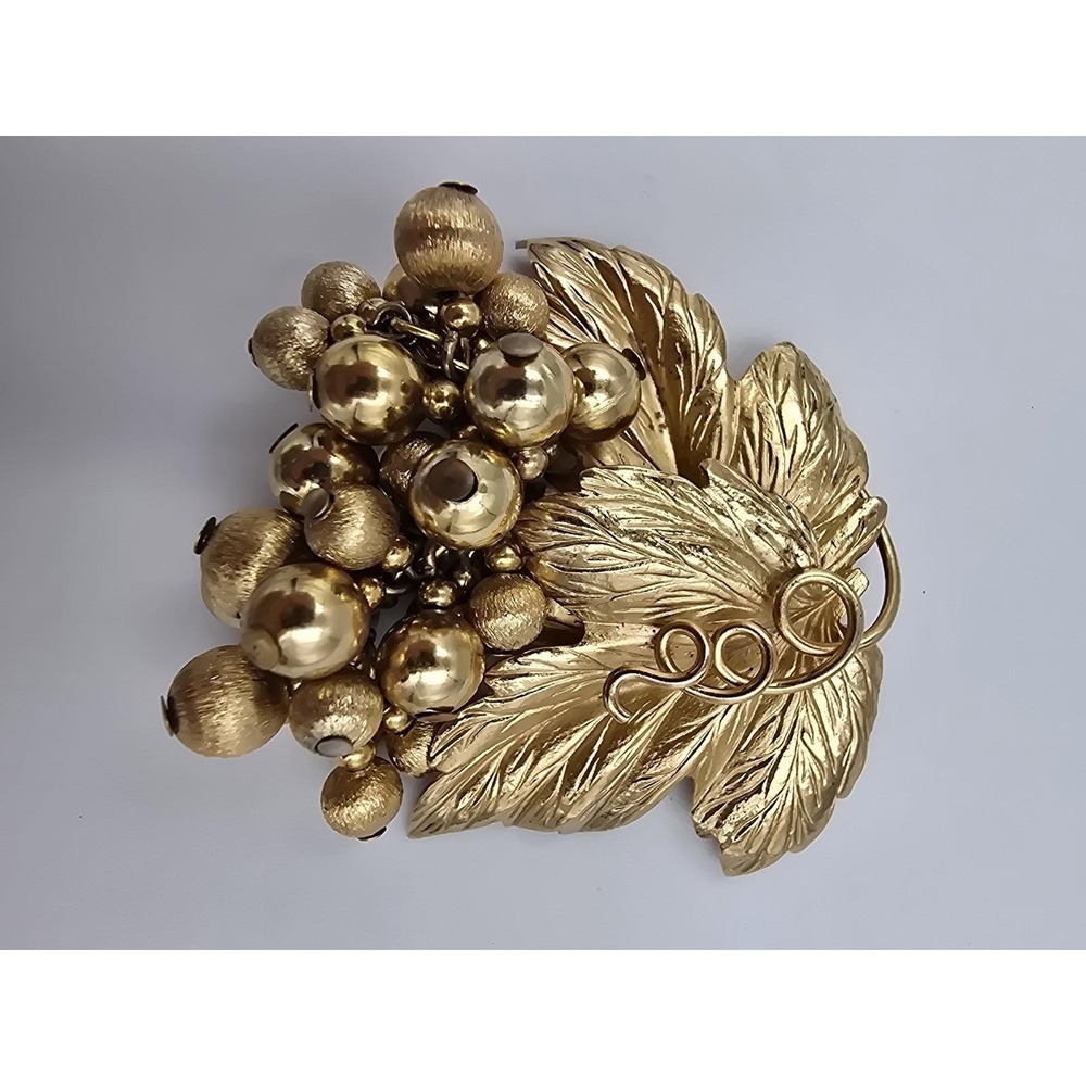Vintage Napier Grape & Leaf Cluster Brooch Gold Tone Eugene Bertolli Dangle - Picture 4 of 8